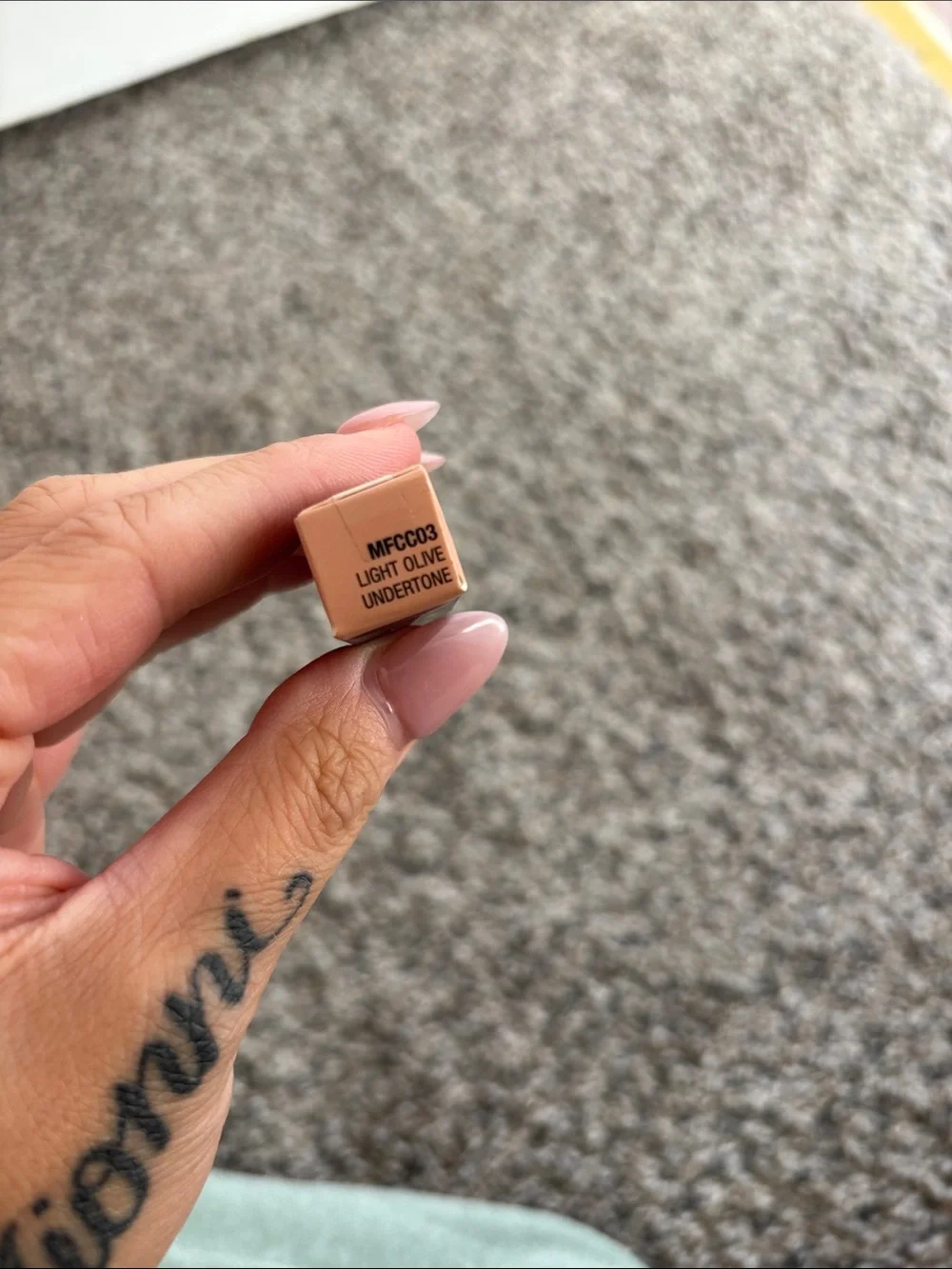 Absolute New York Click Cover Concealer - Nude Beige